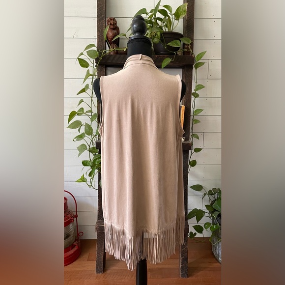 Pink Rose: Tan Vest with Fringed Trim - Picture 16 of 17